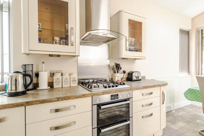 4 bed Detached for sale Image 12