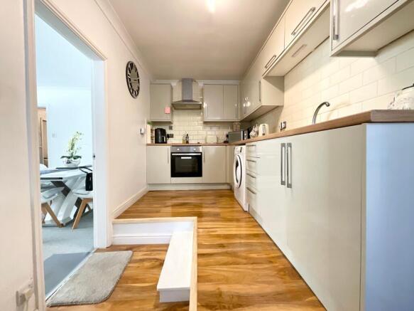 2 bed Flat for sale Image 10