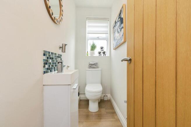 4 bed Detached for sale Image 11