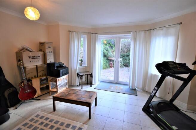 4 bed Town House to rent Image 4
