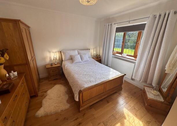 FRONT DOUBLE BEDROOM 1