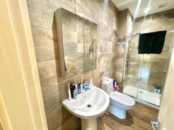 5 bed Terraced to rent Image 5