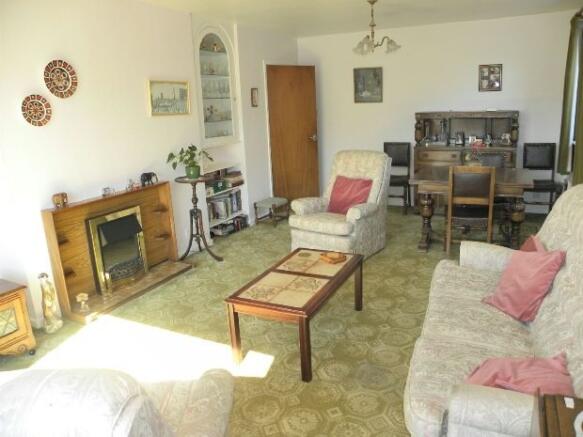 Lounge/Dining Room