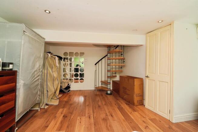 1 bed House for sale Image 7
