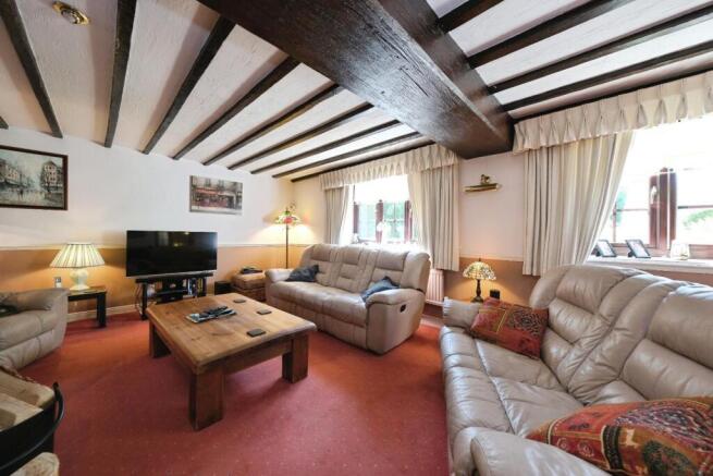 5 bed Link Detached House for sale Image 9