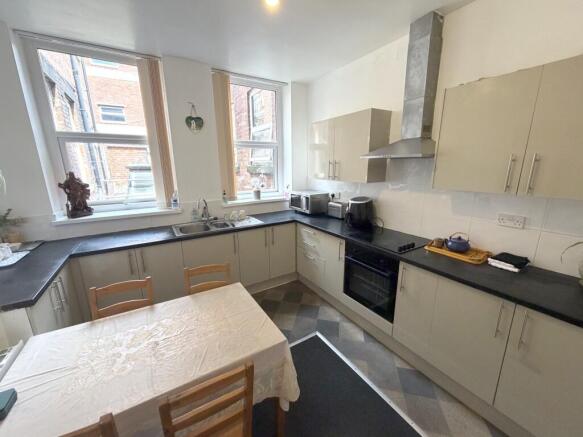 1 bed Flat Share to rent Image 7