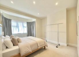 35, Singleton Scarp, North Finchley, London N12 7AR