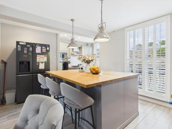 4 bed Town House for sale Image 6