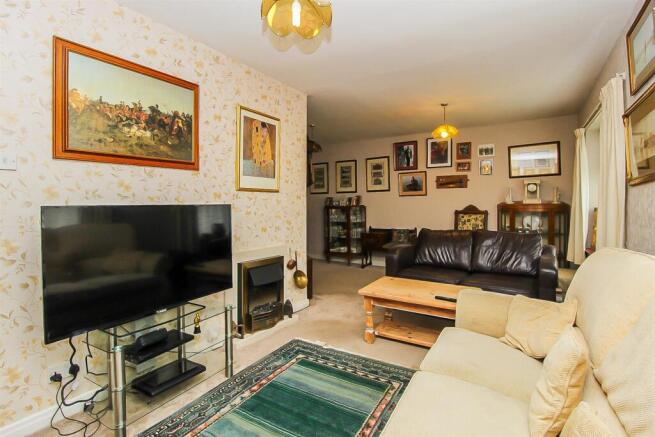 3 bed Semi-Detached Bungalow for sale Image 4