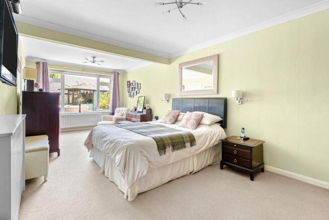 4 bed Detached Bungalow for sale Image 12