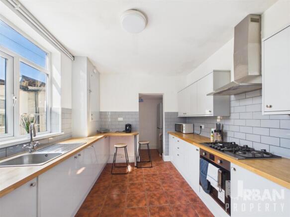 4 bed House for sale Image 6