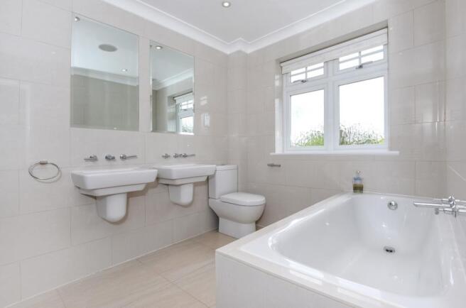 6 bedroom property t