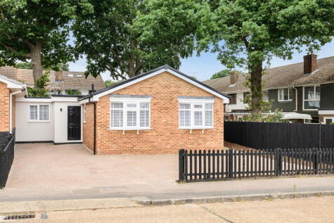 Stylish, practical and genuinely turnkey; this is modern bungalow living done properly.