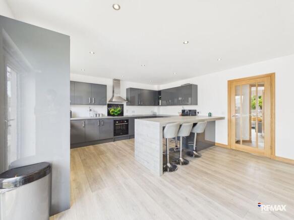 Dining kitchen