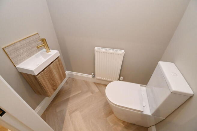 4 bed Detached for sale Image 9