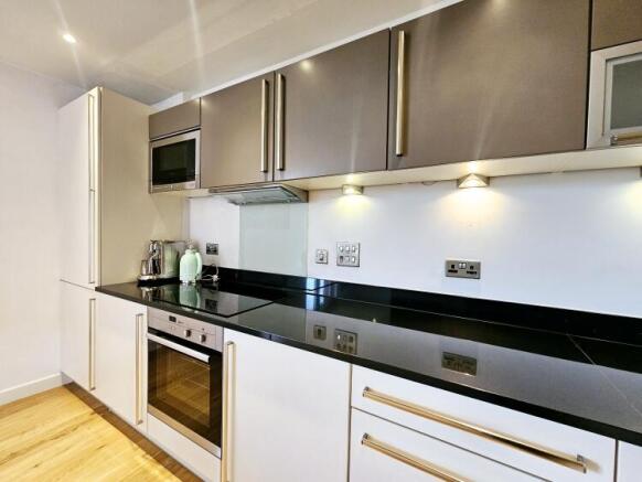2 bed Apartment to rent Image 5