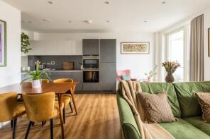 27, Wiltshire House, Avenue Road, London W3 8YS
