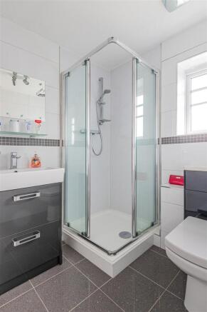 Clos Avro 24 Bedroom-3.jpg