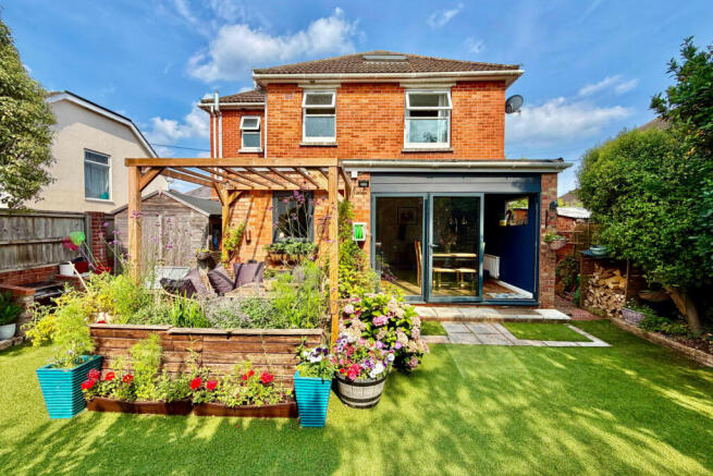 4 bed detached family home