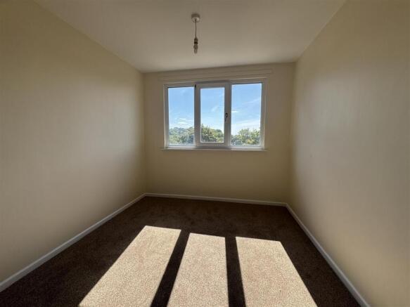 3 bed Terraced to rent Image 11