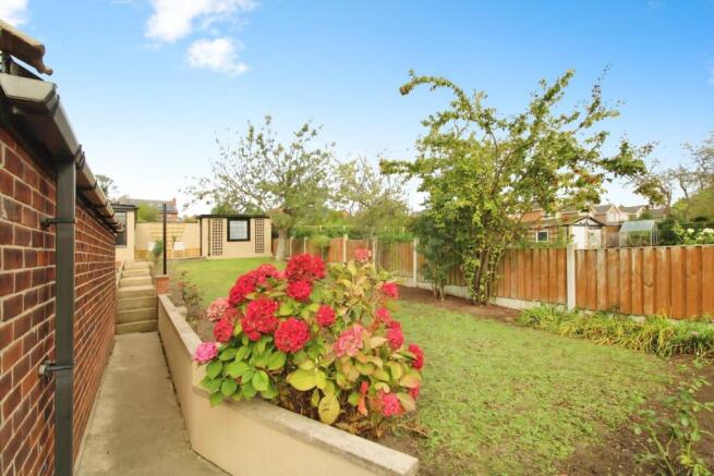 2 bed Bungalow for sale Image 12