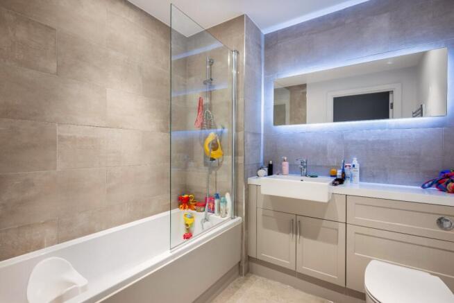 2 bed Flat to rent Image 8