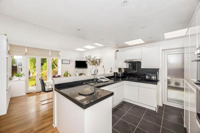 Woodhouse Road 48 KITCHEN 2.jpeg