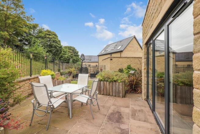 6 bed Detached for sale Image 7