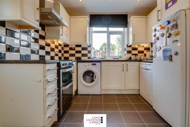 Kitchen 2.jpg