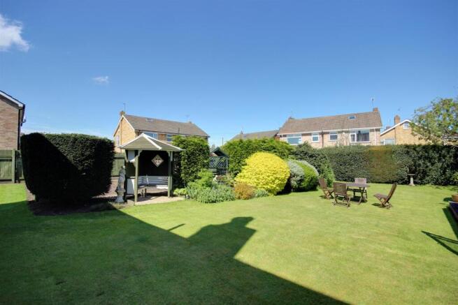 4 bed Detached for sale Image 12