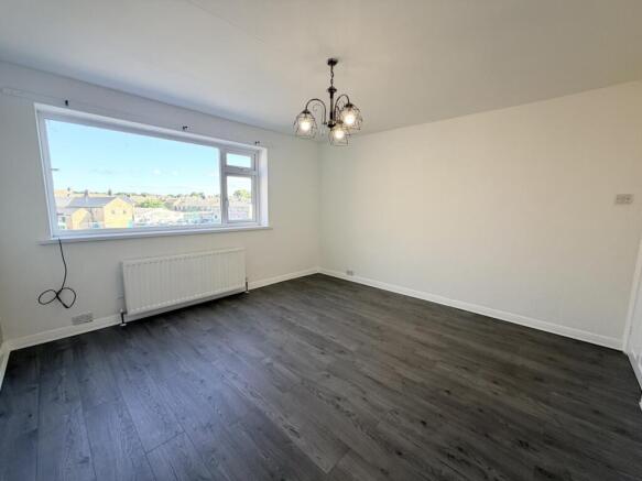2 bed Flat to rent Image 3
