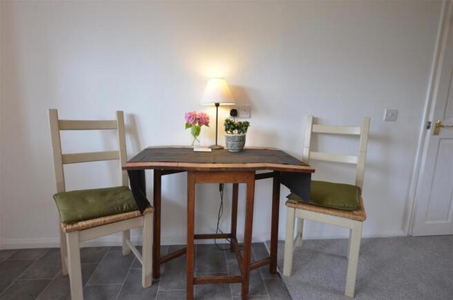 Table & Chairs