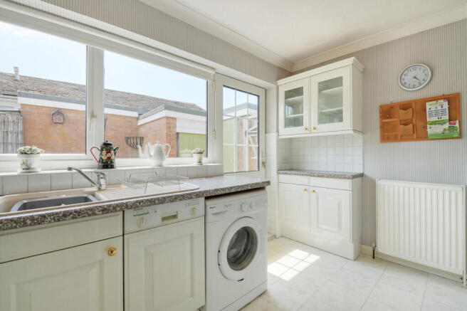 2 bed Detached Bungalow for sale Image 5