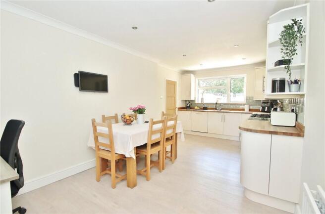 Acacia Avenue, Verwood, Dorset, BH31 photo 4