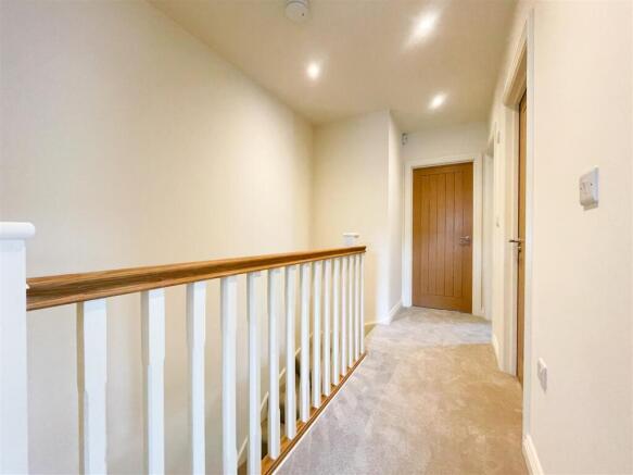 4 bed Semi-Detached to rent Image 10