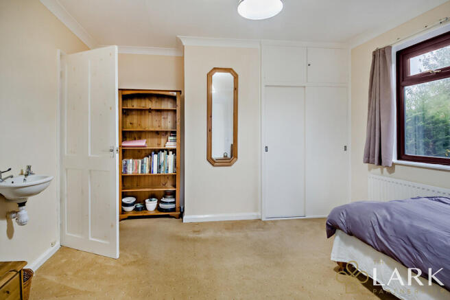 8676980-interior1...