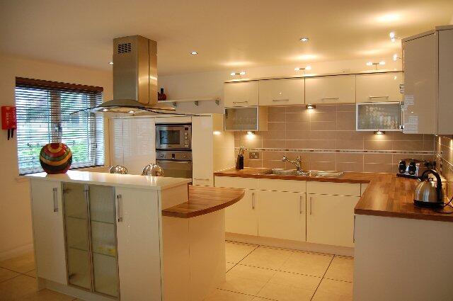 61 QH - Kitchen_640x