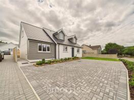 Brynglas, Bryn Y Mor Lane, Fishguard SA65 9DL