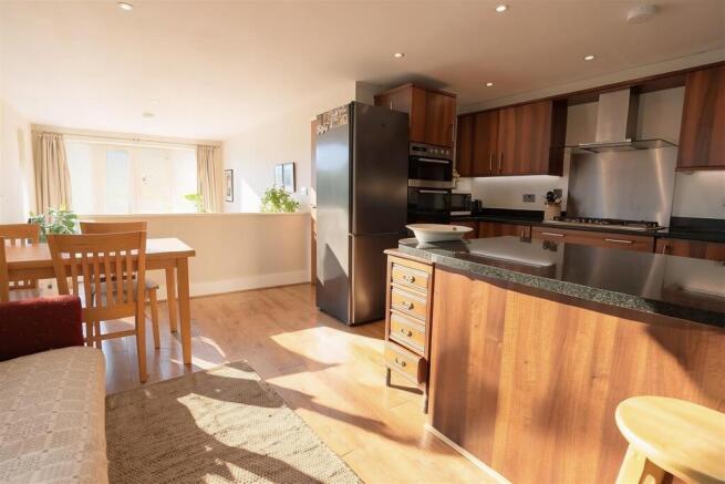 4 bed Semi-Detached for sale Image 12