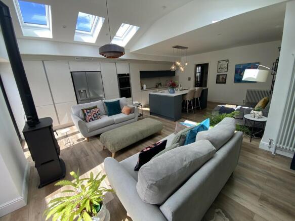 Kitchen/dining/living room