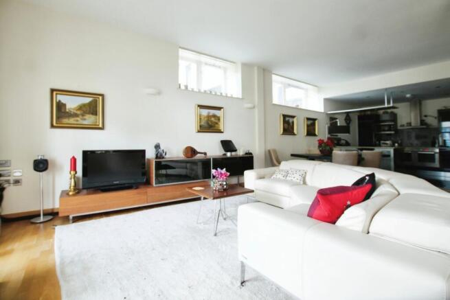2 bed Apartment to rent Image 6