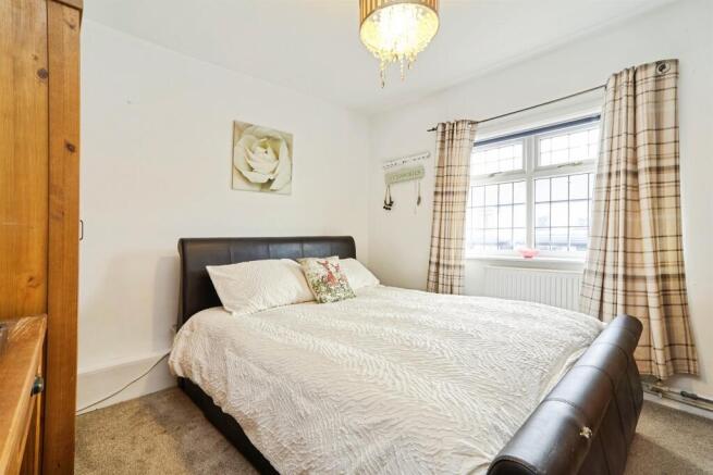 5 bed Semi-Detached for sale Image 12