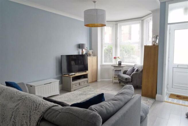LIVING ROOM: