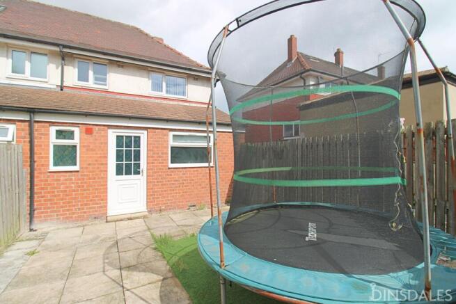3 bed Terraced to rent Image 9
