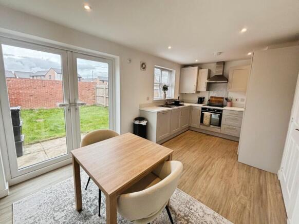 3 bed House to rent Image 6