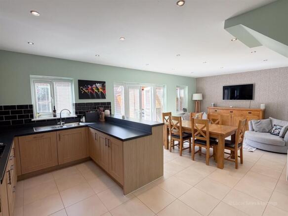 7 Park View Barton Seagrave-6.jpg
