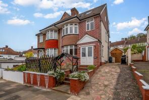 3, Heatherbank, London SE9 1NN