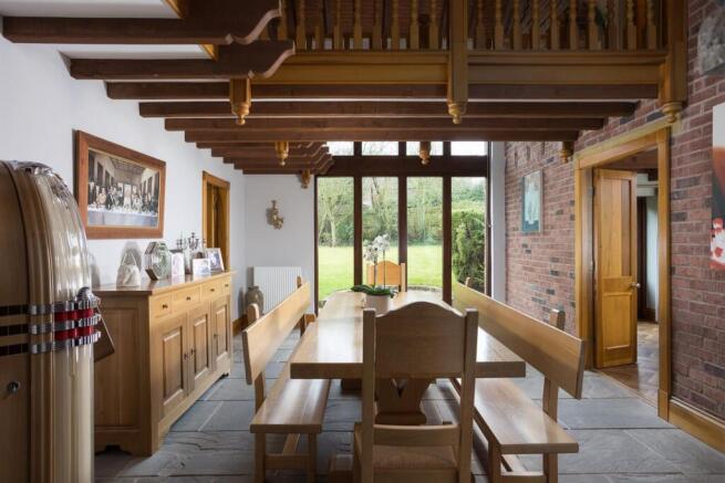 6 bed House for sale Image 5