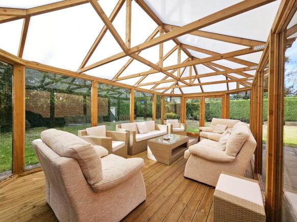 2 bed Flat for sale Image 2
