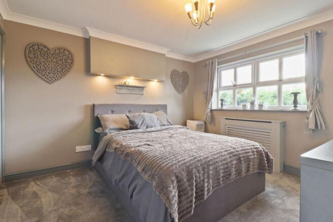 5 bed Detached for sale Image 12